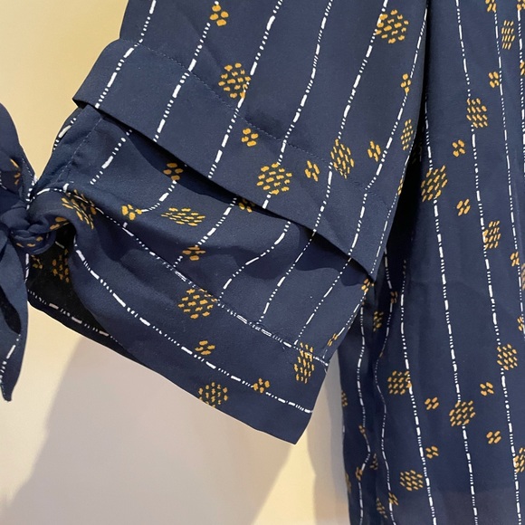 Lucky Brand Blue Pattern Blouse with Keyhole Back - Picture 8 of 8